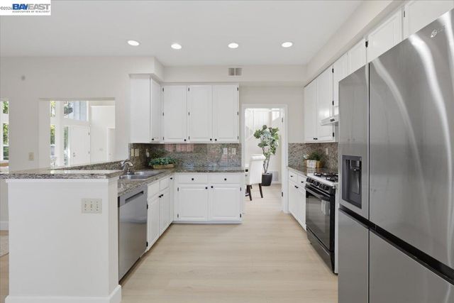 5579 Ridgewood Dr, Fremont, CA 94555
