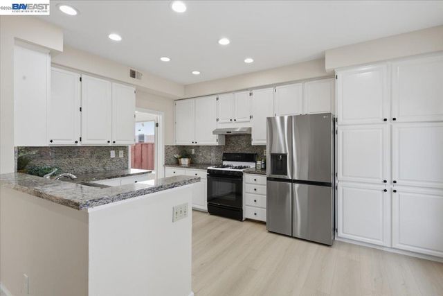5579 Ridgewood Dr, Fremont, CA 94555