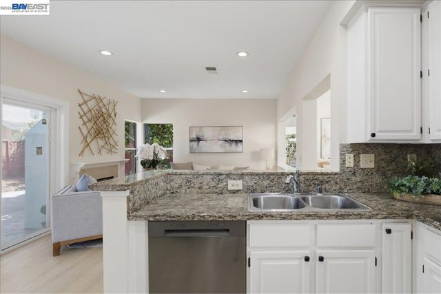 5579 Ridgewood Dr, Fremont, CA 94555