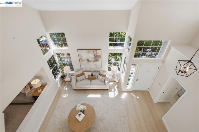 5579 Ridgewood Dr, Fremont, CA 94555