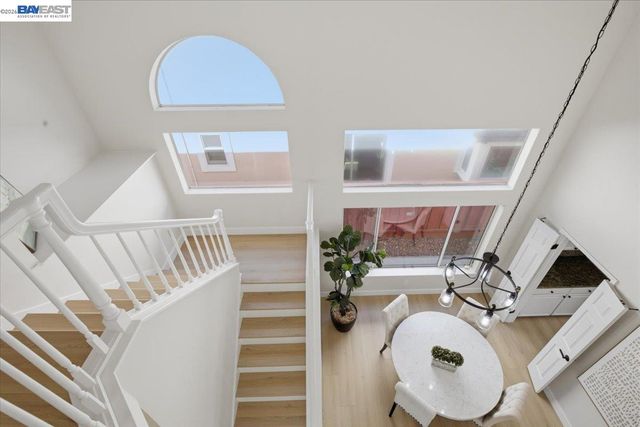 5579 Ridgewood Dr, Fremont, CA 94555