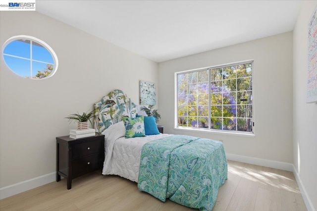 5579 Ridgewood Dr, Fremont, CA 94555