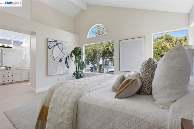 5579 Ridgewood Dr, Fremont, CA 94555