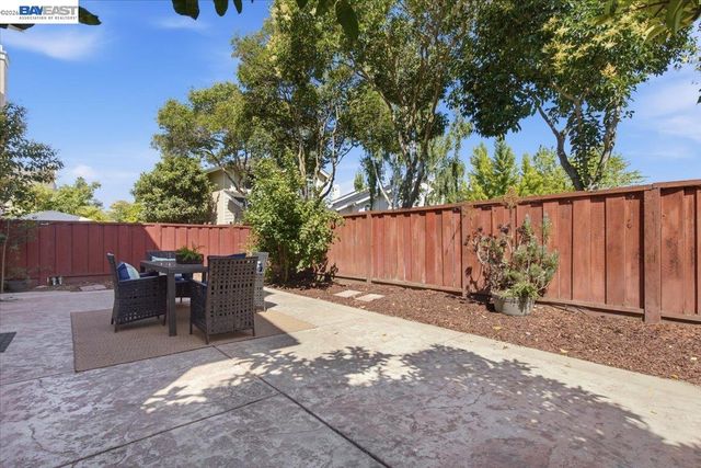 5579 Ridgewood Dr, Fremont, CA 94555
