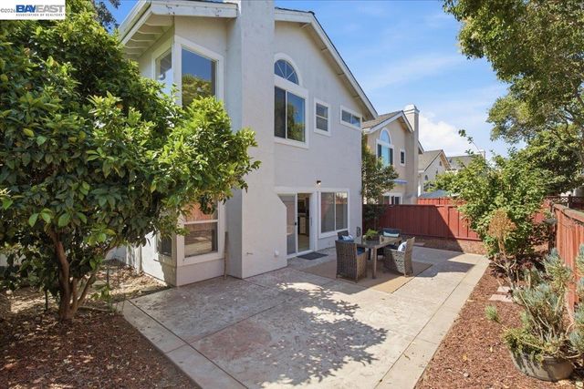 5579 Ridgewood Dr, Fremont, CA 94555