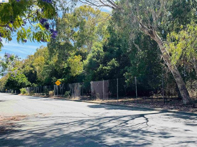 5579 Ridgewood Dr, Fremont, CA 94555