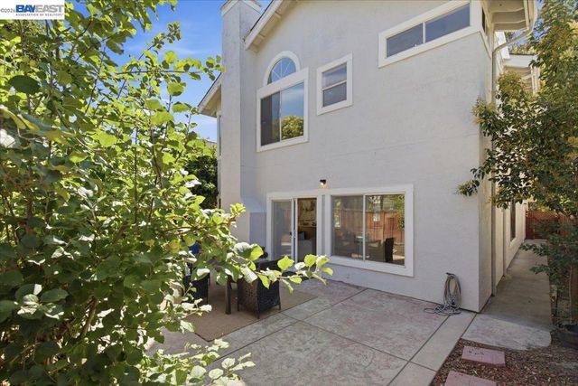 5579 Ridgewood Dr, Fremont, CA 94555