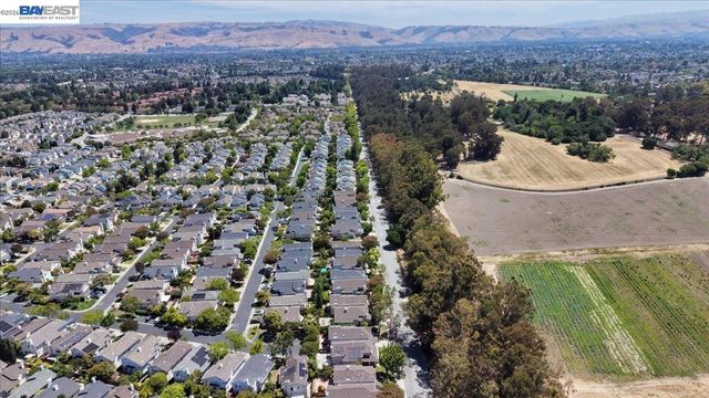 5579 Ridgewood Dr, Fremont, CA 94555