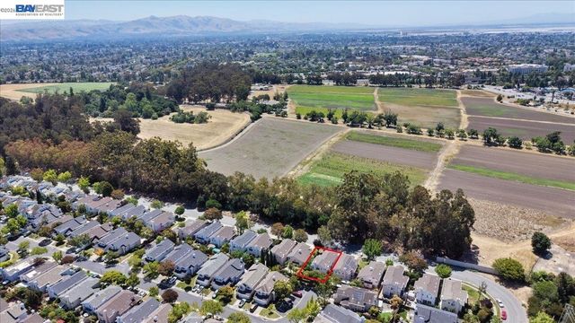 5579 Ridgewood Dr, Fremont, CA 94555