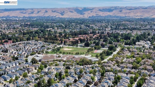 5579 Ridgewood Dr, Fremont, CA 94555