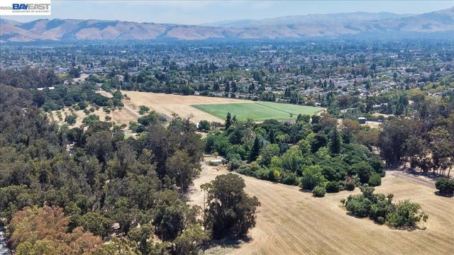 5579 Ridgewood Dr, Fremont, CA 94555