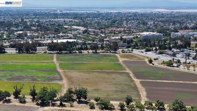 5579 Ridgewood Dr, Fremont, CA 94555