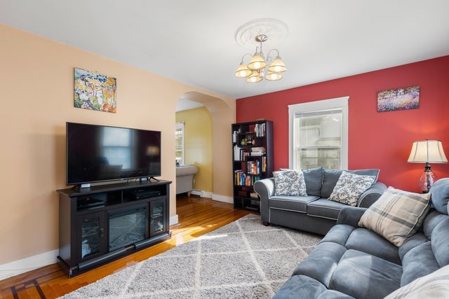 60 Mechanic St, Canton, MA 02021