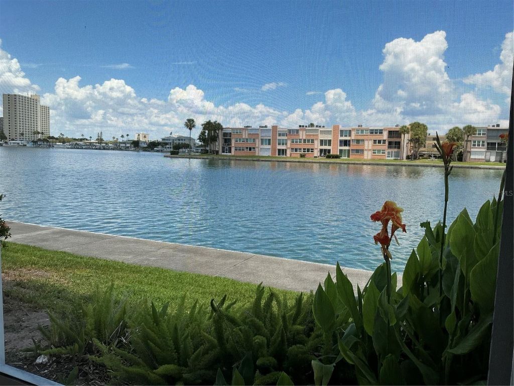7645 SUN ISLAND DRIVE S 101, South Pasadena, FL 33707