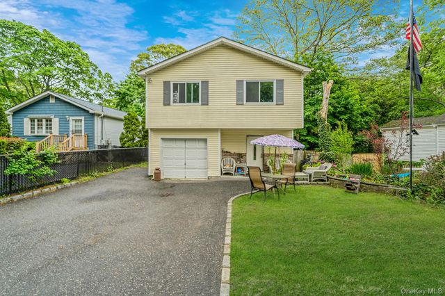 35 Franklin Avenue, Mastic, NY 11950