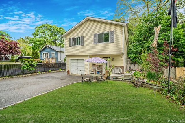35 Franklin Avenue, Mastic, NY 11950