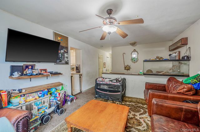 35 Franklin Avenue, Mastic, NY 11950