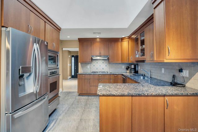 48 Randolph Drive, Dix Hills, NY 11746