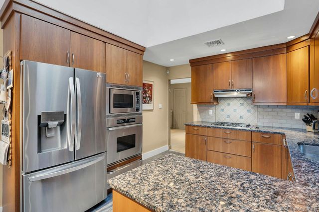 48 Randolph Drive, Dix Hills, NY 11746