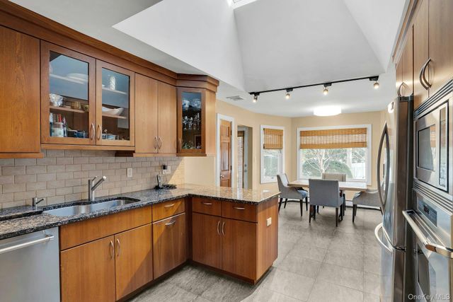 48 Randolph Drive, Dix Hills, NY 11746