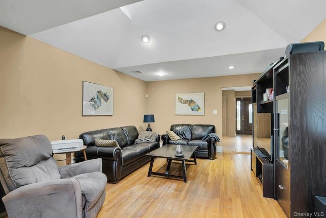 48 Randolph Drive, Dix Hills, NY 11746