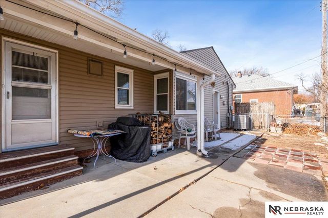 2303 N 60th Avenue, Omaha, NE 68104