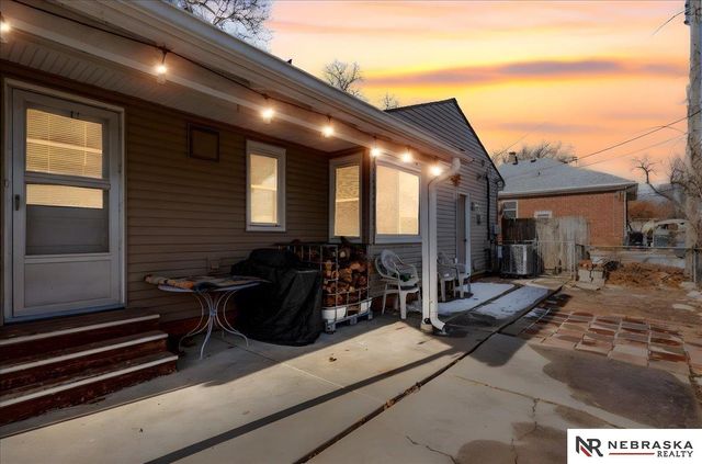 2303 N 60th Avenue, Omaha, NE 68104