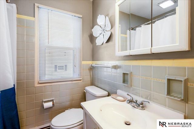 2303 N 60th Avenue, Omaha, NE 68104