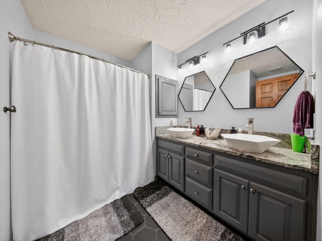 1010 N 23rd Avenue, Ozark, MO 65721