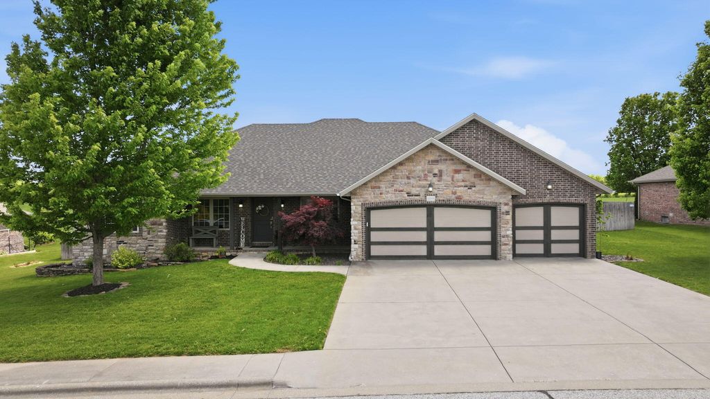 1010 N 23rd Avenue, Ozark, MO 65721
