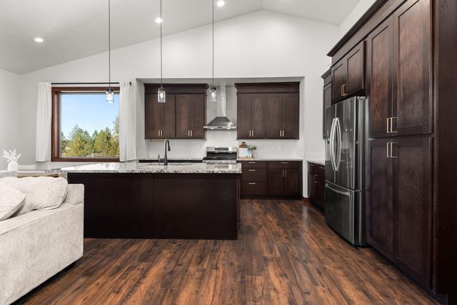 60829 Westview Dr, Nine Mile Falls, WA 99026