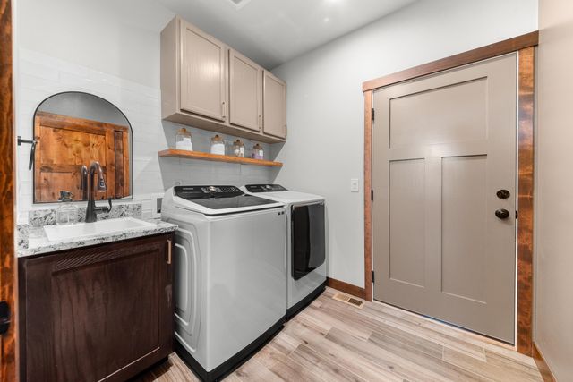 60829 Westview Dr, Nine Mile Falls, WA 99026