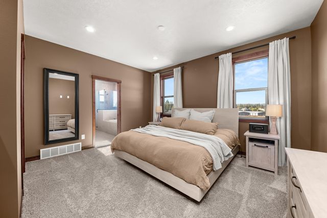 60829 Westview Dr, Nine Mile Falls, WA 99026