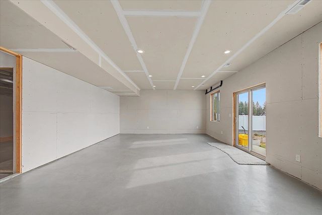 60829 Westview Dr, Nine Mile Falls, WA 99026