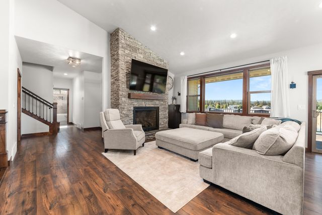 60829 Westview Dr, Nine Mile Falls, WA 99026