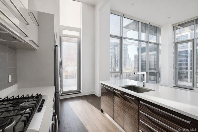 2626 Jackson Avenue 1001, Long Island City, NY 11101