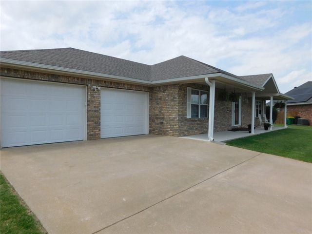 206 W Cedar Brook Place, Farmington, AR 72730
