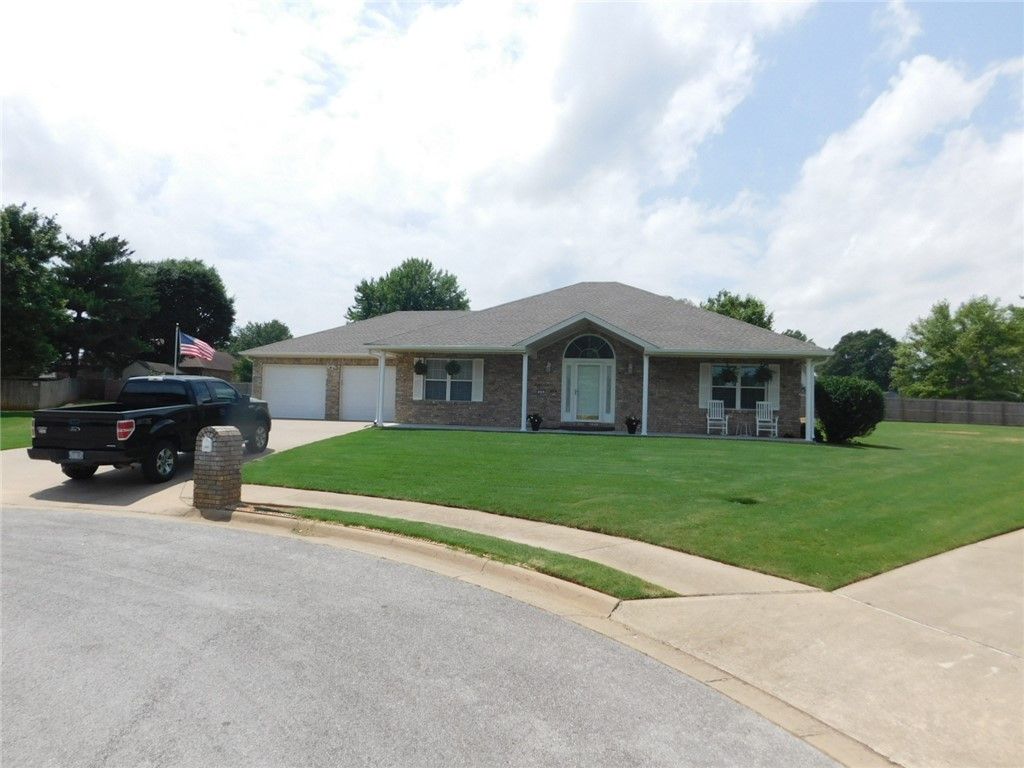 206 W Cedar Brook Place, Farmington, AR 72730