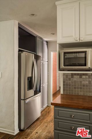 5637 Spreading Oak Drive, Los Angeles, CA 90068