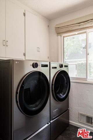 5637 Spreading Oak Drive, Los Angeles, CA 90068