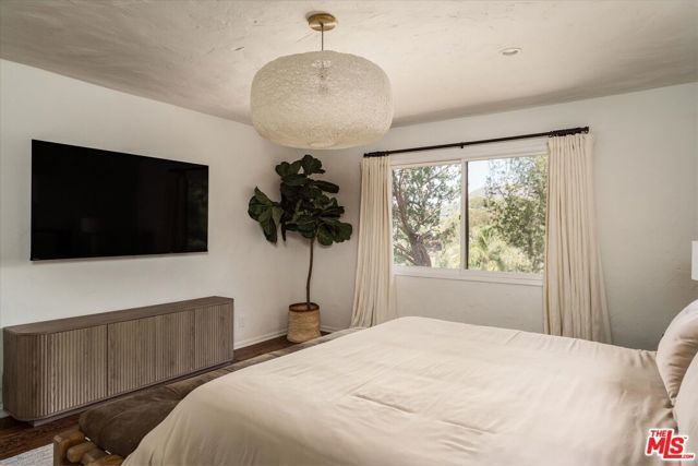 5637 Spreading Oak Drive, Los Angeles, CA 90068