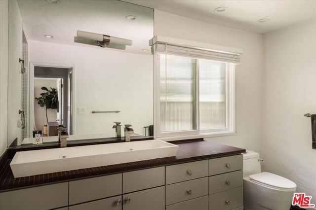 5637 Spreading Oak Drive, Los Angeles, CA 90068