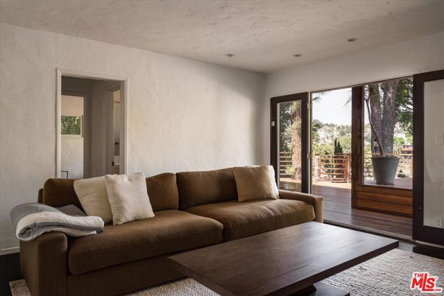 5637 Spreading Oak Drive, Los Angeles, CA 90068