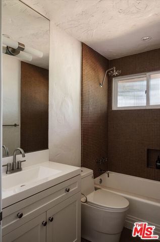 5637 Spreading Oak Drive, Los Angeles, CA 90068