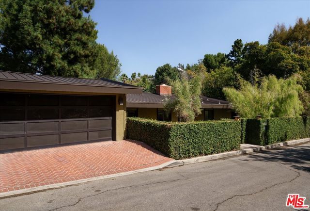 5637 Spreading Oak Drive, Los Angeles, CA 90068