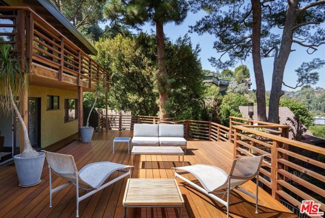 5637 Spreading Oak Drive, Los Angeles, CA 90068