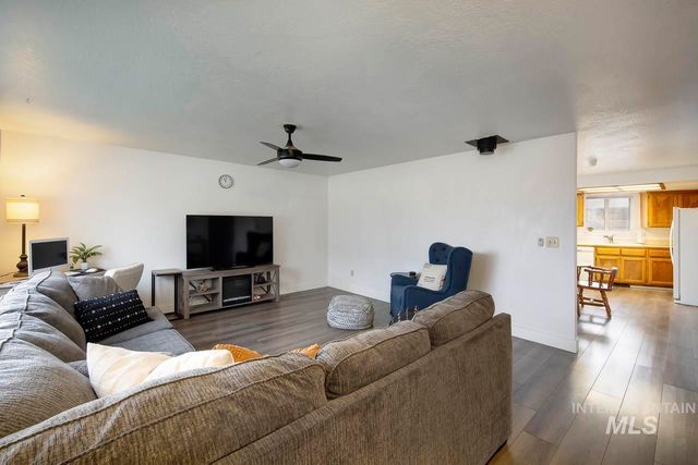 1338 W Sandalwood Dr, Meridian, ID 83646