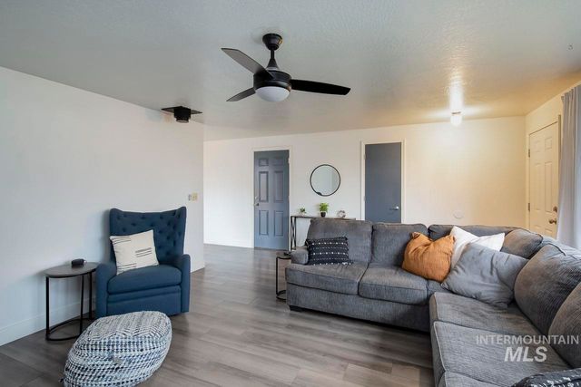 1338 W Sandalwood Dr, Meridian, ID 83646