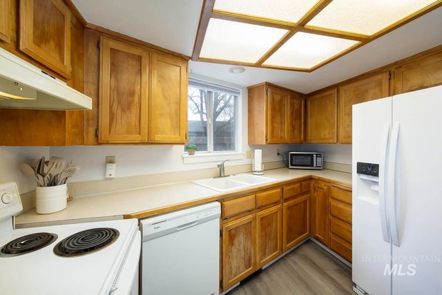 1338 W Sandalwood Dr, Meridian, ID 83646