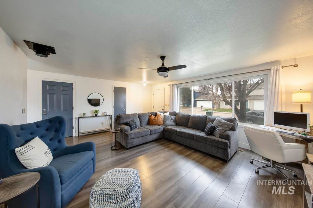 1338 W Sandalwood Dr, Meridian, ID 83646